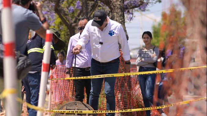 Leo Montañez supervisa rehabilitación de alcantarillado sanitario en Pilar Blanco