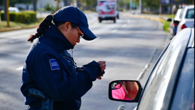 Exhorta Policía Vial a no utilizar el celular al conducir para prevenir accidentes