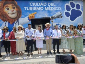 Inauguran Tere Jiménez y Leo Montañez Stand del Municipio de Aguascalientes en el perímetro de la FNSM 2026