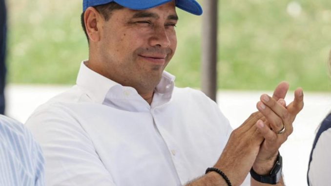 Rehabilita Leo Montañez cancha de fútbol 7 en canal Interceptor para que más niñas, niños y adultos practiquen deporte