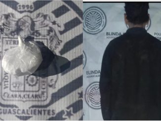 Policías del Mando Coordinado detienen a sujeto en poder de envoltorio con sustancia granulada al parecer cristal en Pabellón de Arteaga