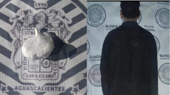 Policías del Mando Coordinado detienen a sujeto en poder de envoltorio con sustancia granulada al parecer cristal en Pabellón de Arteaga
