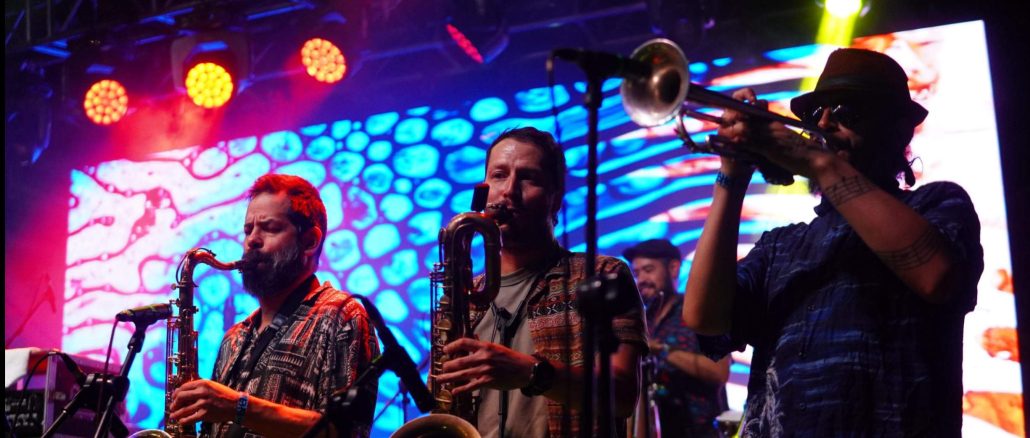 Noche de baile en Corredor Cultural Carranza con la presentación de los Gambo Ritmos y King Edi K