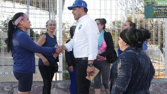 Encabezó Leo Montañez recorrido por el fraccionamiento Mujeres Ilustres para fortalecer la cercanía con la ciudadanía