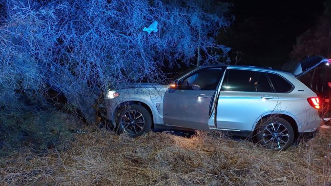 Policía Vial atiende choque contra árbol en Av. Siglo XXI