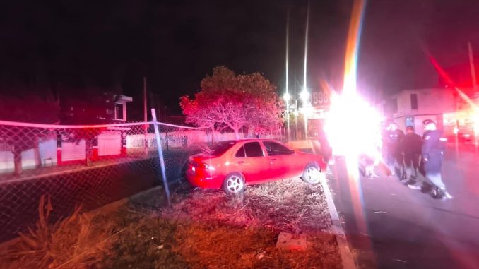 Policía Vial atiende choque contra malla ciclónica en Jardines de la Cruz