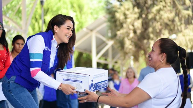 Gobernadora Tere Jiménez acerca apoyos a productores y familias del campo