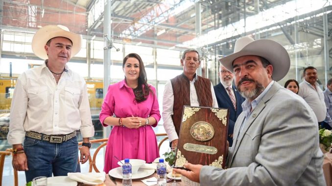 Gobernadora Tere Jiménez reconoce a Ganaderos que impulsan el desarrollo del campo