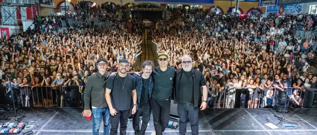 Miles de asistentes llenaron el Foro del Lago