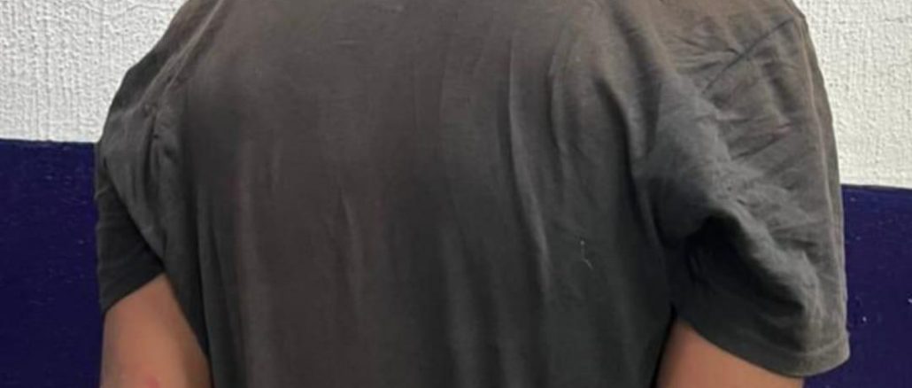 Policías Estatales detienen a sujeto señalado como presunto responsable de atentados al pudor, se le acusa de tomar fotografías a Mujeres que acudían a unos baños provisionales