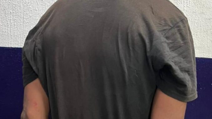 Policías Estatales detienen a sujeto señalado como presunto responsable de atentados al pudor, se le acusa de tomar fotografías a Mujeres que acudían a unos baños provisionales