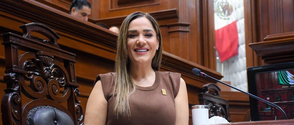 Arlette Muñoz impulsa Reforma para frenar basura electrónica