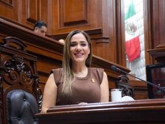 Arlette Muñoz impulsa Reforma para frenar basura electrónica