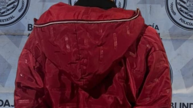 Como resultado de los recorridos de vigilancia pie tierra dentro del perímetro ferial fue detenido sujeto por la Policía Estatal en poder de envoltorios con sustancias al parecer ilícitas