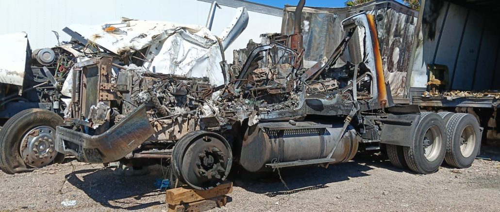 Policías Estatales localizan en el Municipio de Asientos un tractocamión abandonado calcinado y un remolque tipo plataforma que contaban con reporte de robo