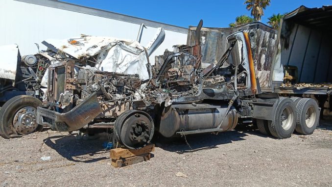 Policías Estatales localizan en el Municipio de Asientos un tractocamión abandonado calcinado y un remolque tipo plataforma que contaban con reporte de robo