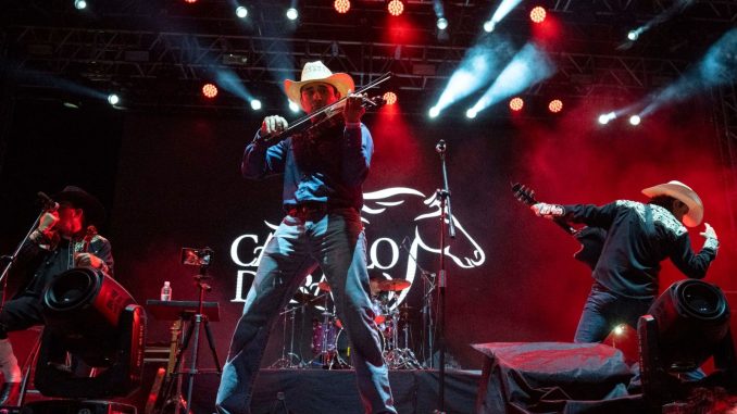 Caballo Dorado llega al Foro del Lago