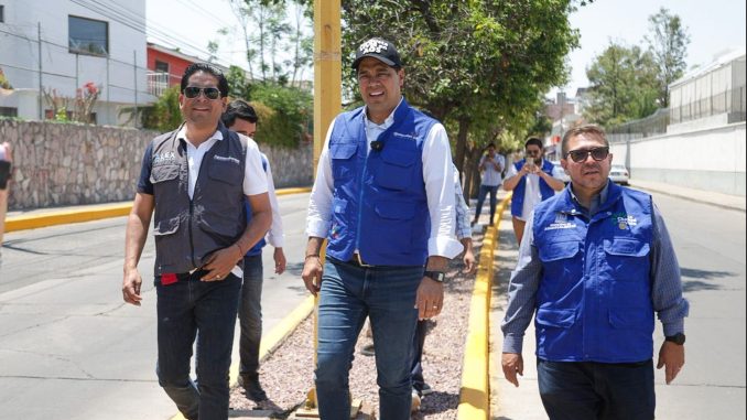 Supervisa Leo Montañez rehabilitación del camellón central de Prolongación Zaragoza