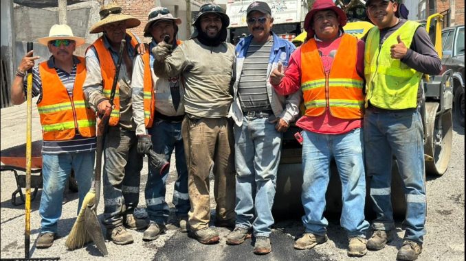 Continúa Leo Montañez con labores de bacheo en diversos puntos de la ciudad