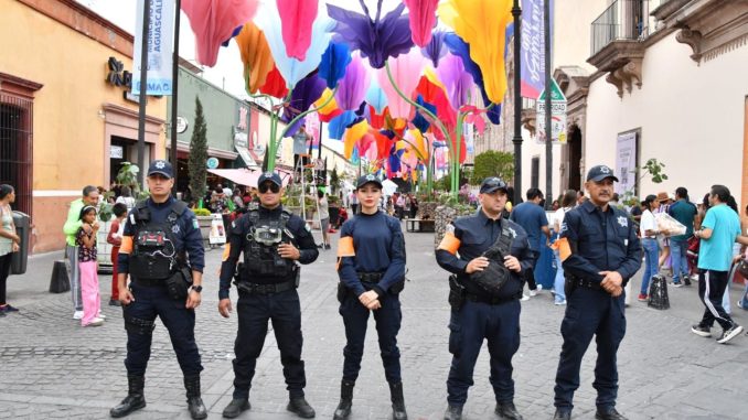 Feria limpia, ordenada y segura, gracias a la labor de miles de trabajadores