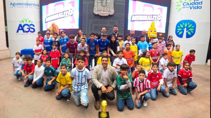 Encabeza Leo Montañez Sorteo del Torneo de Futbol Soccer "Mundialito en la Ciudad de Tu Vida"