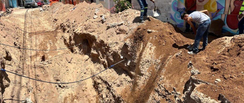 Avanza MIAA en la rehabilitación de la red de alcantarillado en la calle 5 de febrero esquina con Josefa Ortiz de Domínguez