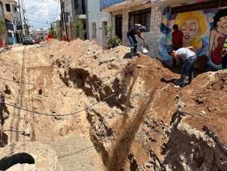 Avanza MIAA en la rehabilitación de la red de alcantarillado en la calle 5 de febrero esquina con Josefa Ortiz de Domínguez
