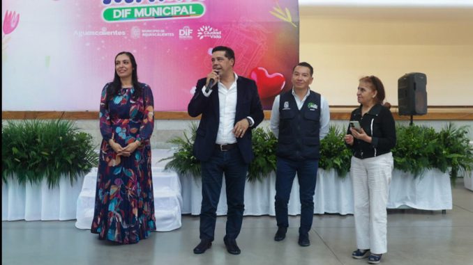 Celebra Leo Montañez Día de la Madre con Adultos Mayores del DIF Municipal