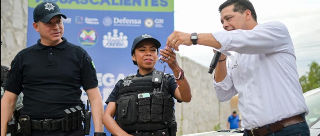 Refuerza Leo Montañez Comités del Buen Orden y Programa 4x4 en la Macías Arellano