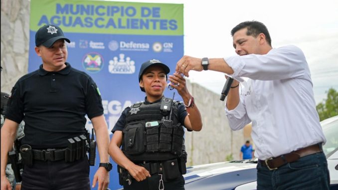 Refuerza Leo Montañez Comités del Buen Orden y Programa 4x4 en la Macías Arellano