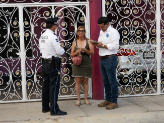 Escucha Leo Montañez a vecinos de Haciendas de Aguascalientes