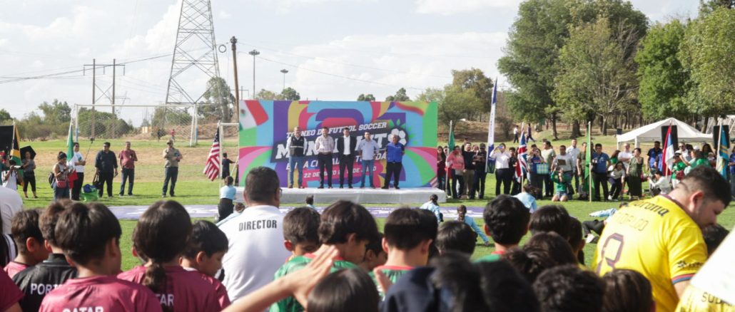 Encabeza Leo Montañez inauguración del Torneo "Mundialito la Ciudad de tu Vida"
