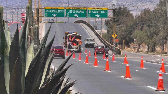 Fortalece Municipio de Aguascalientes Seguridad vial con rehabilitación de pintura en la avenida Siglo XXI