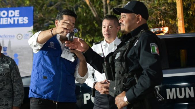 Trabajamos por una Corporación Policial mejor equipada y más preparada: Leo Montañez