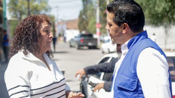 Mantiene Leo Montañez contacto directo con habitantes del fraccionamiento José López Portillo