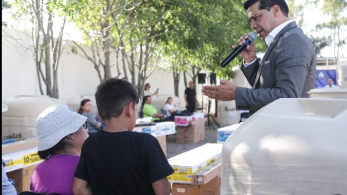 Encabeza Leo Montañez entrega de subsidios de la estrategia La Ciudad de tu Vida