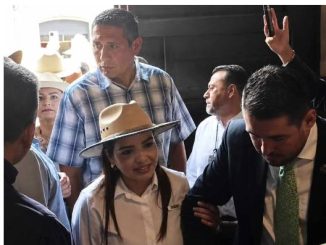 Movimiento del Sombrero irrumpe en sesión del Congreso de Michoacán por reforma electoral
