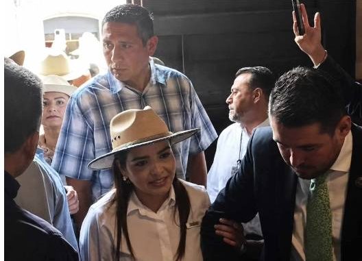 Movimiento del Sombrero irrumpe en sesión del Congreso de Michoacán por reforma electoral