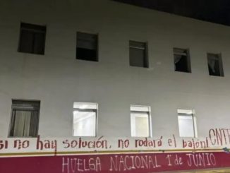 Vandalizan sede de Morena en Oaxaca con mensajes en apoyo a la CNE