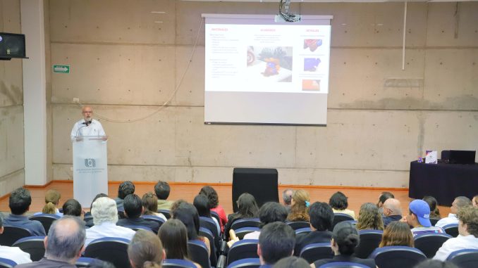 Alumnos de la UAA abonan a la identidad institucional con el proyecto “Gallos 3D”