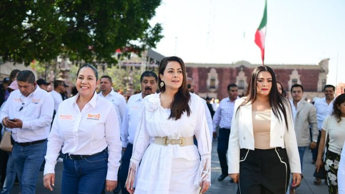 Gobernadora Tere Jiménez reafirma respaldo a las y los trabajadores durante Desfile del 1 de mayo