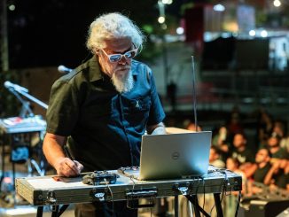 Ante miles de asistentes en el Foro del Lago, se presentó Sonido Gallo Negro