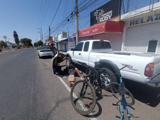 Policía Vial atiende choque entre camioneta y ciclista en Av. Constitución
