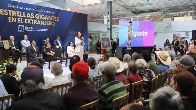 Gobernadora Tere Jiménez entrega Reconocimientos a Migrantes que con su esfuerzo ponen en alto el nombre de Aguascalientes