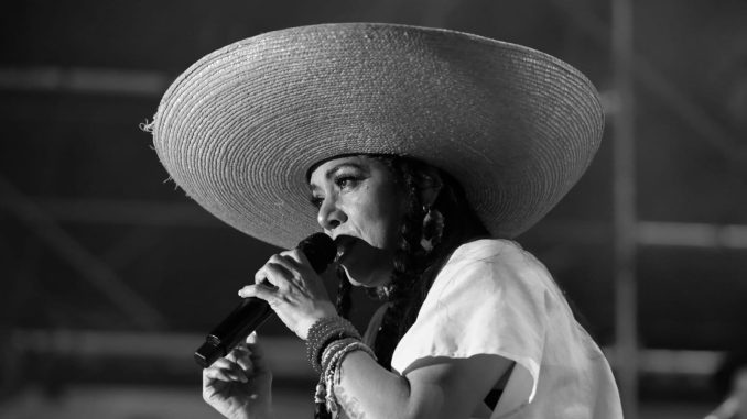 Lila Downs en el Foro de las Estrellas de la FNSM 2026