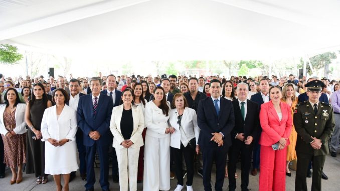 Gobernadora Tere Jiménez reconoce la trayectoria y vocación de Maestras y Maestros de Aguascalientes