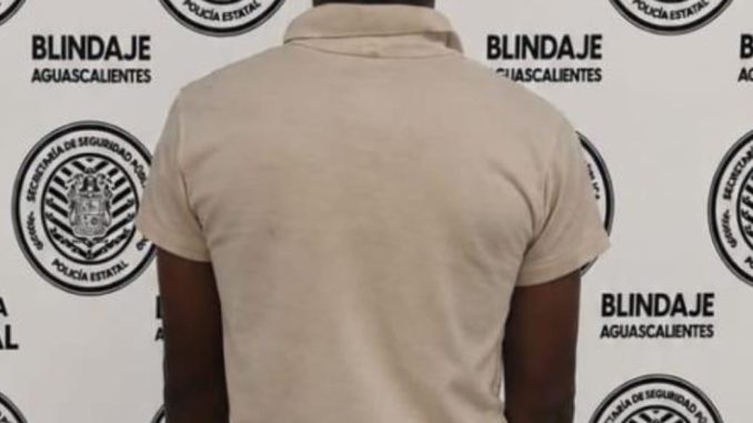 Elementos del Mando Coordinado detienen a presunto responsable de robo calificado en una tienda de conveniencia en Jesús María