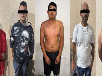 Policías Municipales aseguran a cinco personas tras riña y daños a unidad en la colonia Vicente Guerrero