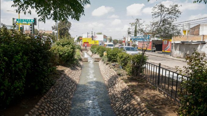 Intensifica Municipio de Aguascalientes limpieza en el canal de la Av. Gabriela Mistral