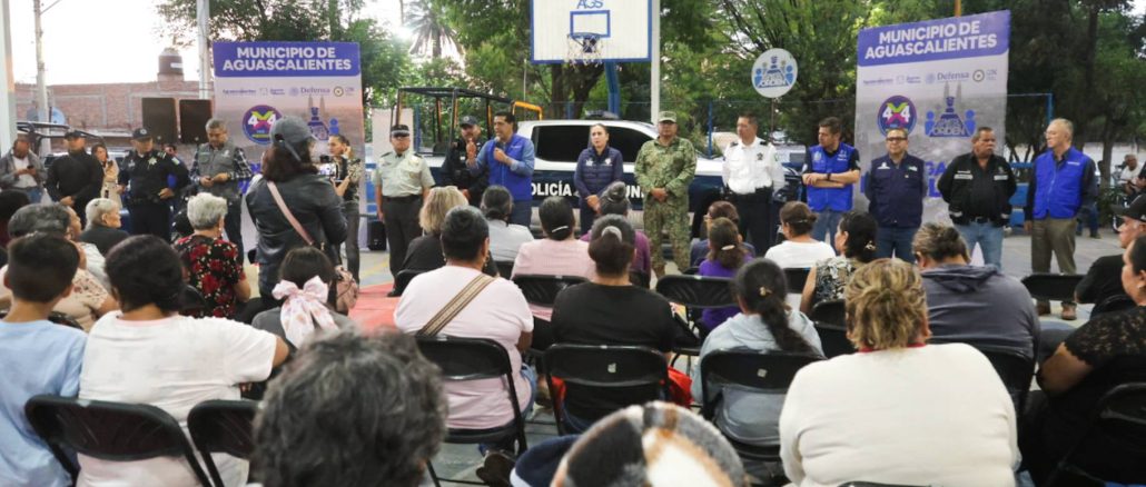 Entrega Leo Montañez nueva patrulla para comunidad de Cañada Honda y Estación Cañada